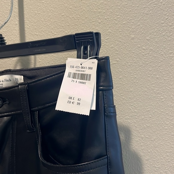 NWT Abercrombie Vegan Leather Skinny High Rise Pants - Picture 4 of 5